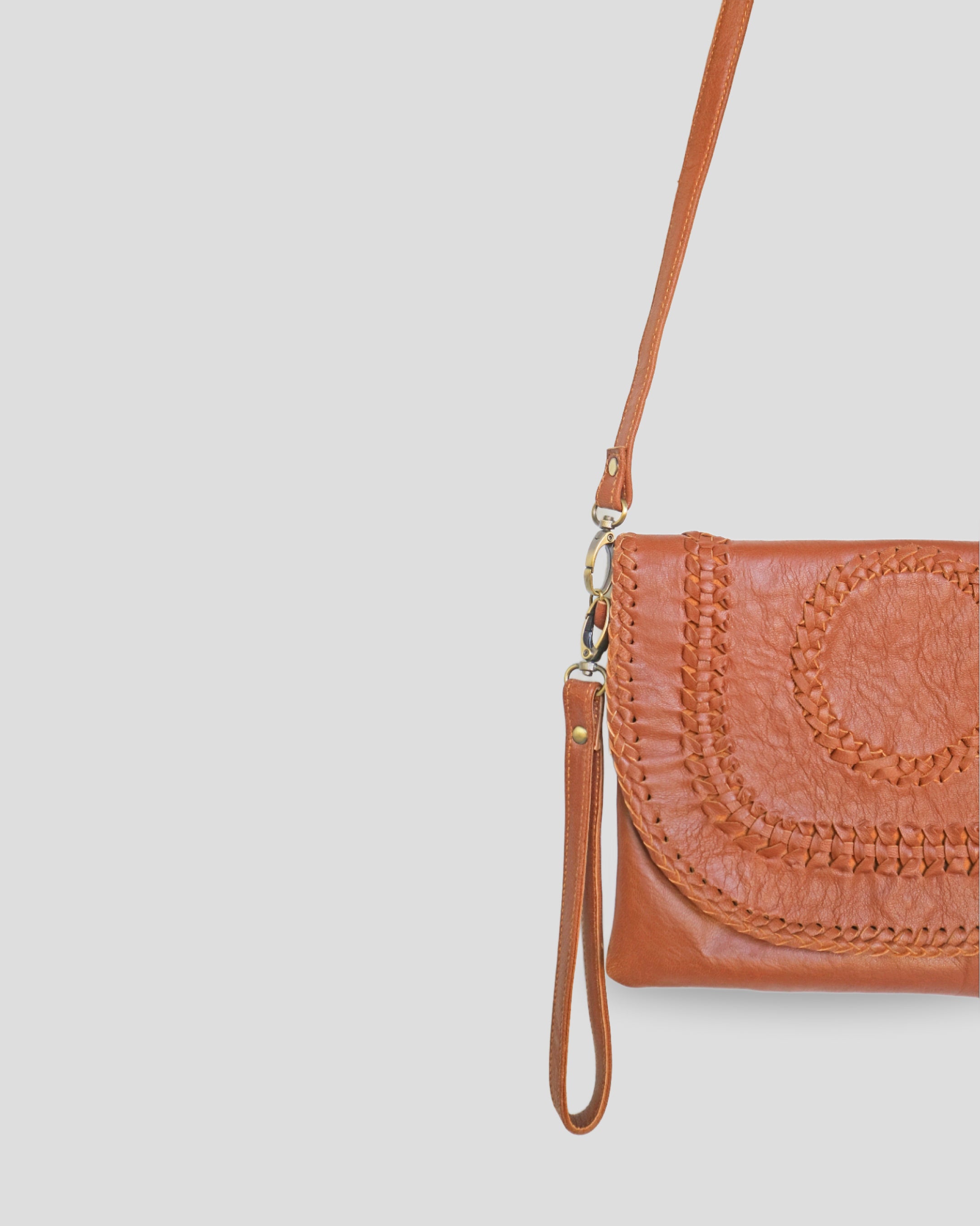 Lingkar anyam sling bag by Nam Leather Bali