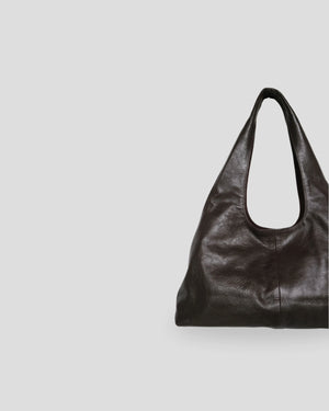 Brown leather shoulder bag for women detail